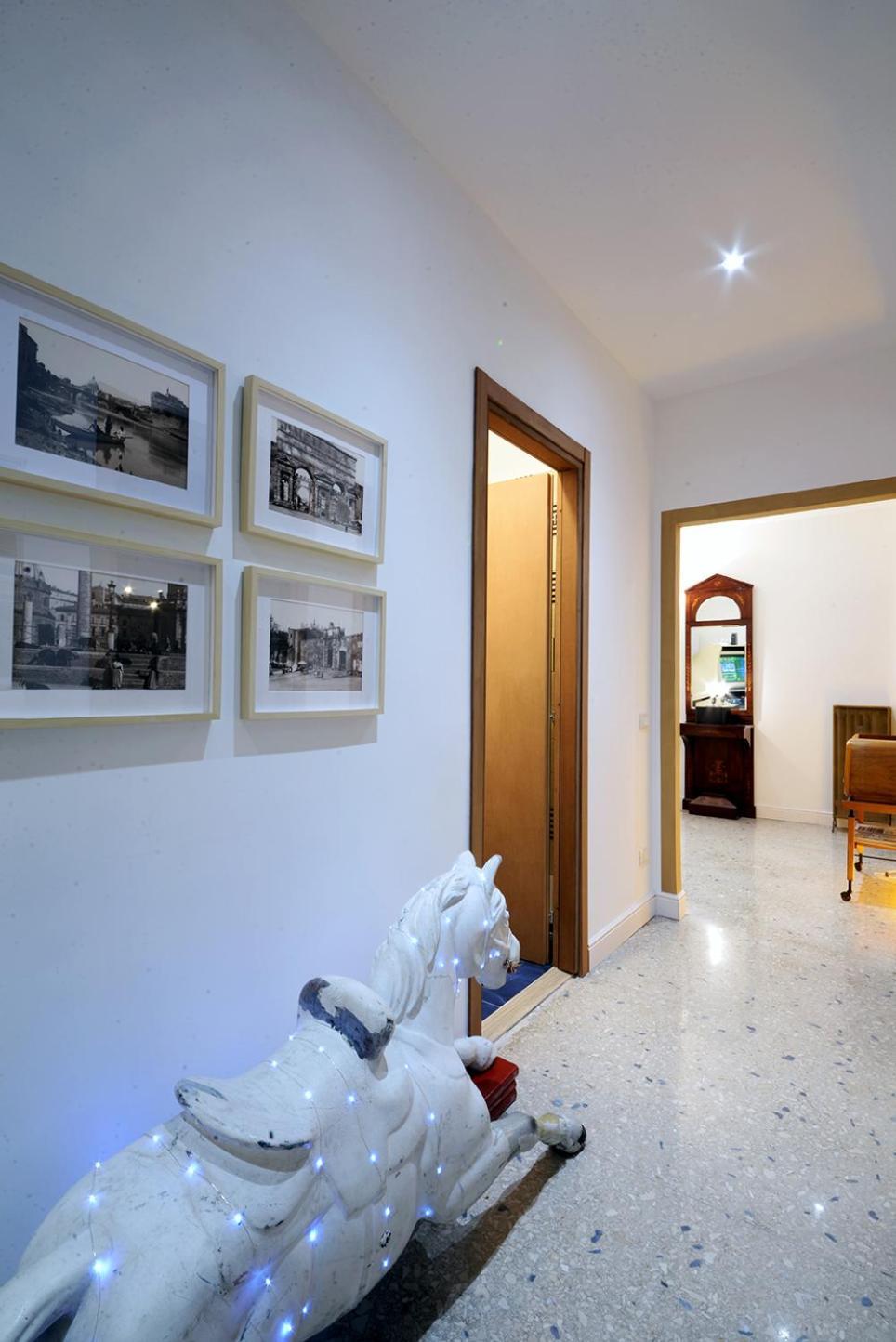 Led House Rom