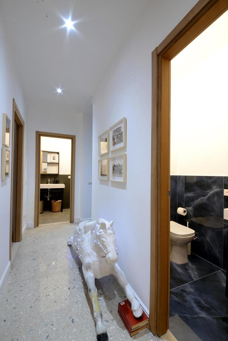 Led House Rom